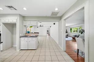 10211 Cliffwood Dr, Houston, TX 77035 - Photo 9