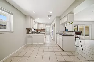 10211 Cliffwood Dr, Houston, TX 77035 - Photo 11