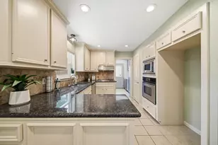 10211 Cliffwood Dr, Houston, TX 77035 - Photo 13