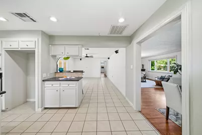 10211 Cliffwood Drive, Houston, TX 77035 - Photo 9