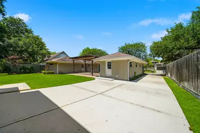 10211 Cliffwood Drive, Houston, TX 77035 - Photo 37