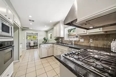 10211 Cliffwood Drive, Houston, TX 77035 - Photo 15