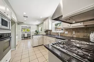 10211 Cliffwood Dr, Houston, TX 77035 - Photo 15