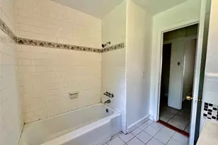 5720 Parwill St, Houston, TX 77081 - Photo 9