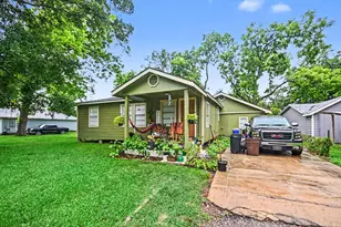 536 Montgomery St, Clute, TX 77531 - Photo 3
