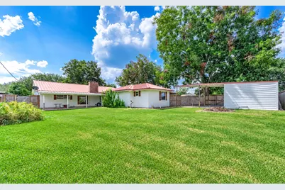 1403 Avenue F, Danbury, TX 77534 - Photo 33
