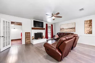 1403 Avenue F, Danbury, TX 77534 - Photo 15
