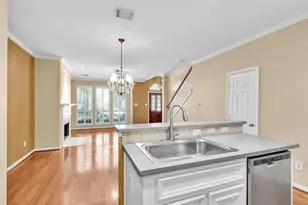 727 W Heights Hollow Ln, Houston, TX 77007 - Photo 9