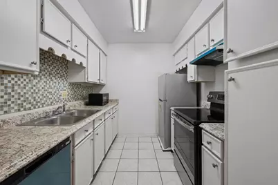 4649 Wild Indigo Street #337, Houston, TX 77027 - Photo 5