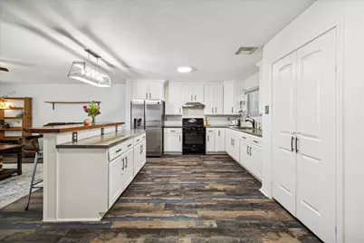 8435 Broadleaf Avenue, Baytown, TX 77521 - Photo 7