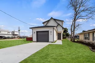 205 S 2nd St, Beasley, TX 77417 - Photo 1