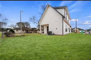 205 S 2nd St, Beasley, TX 77417 - Photo 3