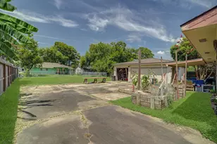 157 Houston St, Angleton, TX 77515 - Photo 35