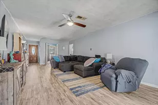 157 Houston St, Angleton, TX 77515 - Photo 9