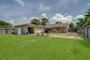 157 Houston St, Angleton, TX 77515 - Photo 33