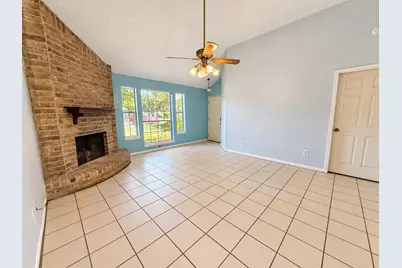 3804 Briar Hollow Drive, Dickinson, TX 77539 - Photo 3