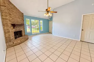 3804 Briar Hollow Dr, Dickinson, TX 77539 - Photo 3