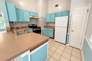 3804 Briar Hollow Dr, Dickinson, TX 77539 - Photo 9