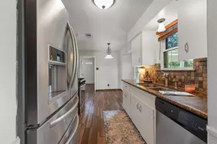 326 Broad Ripple Dr, Houston, TX 77336 - Photo 11