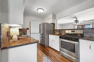 326 Broad Ripple Dr, Houston, TX 77336 - Photo 9