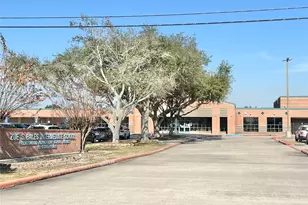 303 Brigadoon Ln, Friendswood, TX 77546 - Photo 3