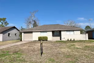 303 Brigadoon Ln, Friendswood, TX 77546 - Photo 1