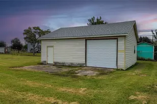 1045 12th St, Dickinson, TX 77539 - Photo 25