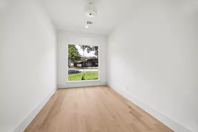 4817 Kingfisher Drive, Houston, TX 77035 - Photo 15