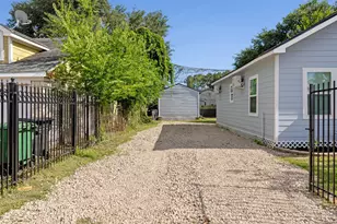 7928 Elvera St, Houston, TX 77012 - Photo 19