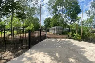 711 W Jasmine St, Fresno, TX 77545 - Photo 1