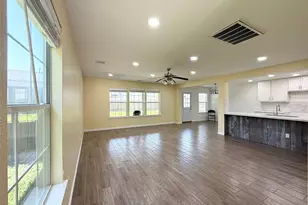 910 Staffordale Manor Ln, Houston, TX 77047 - Photo 3
