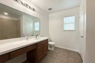 910 Staffordale Manor Ln, Houston, TX 77047 - Photo 9