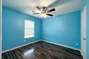 910 Staffordale Manor Ln, Houston, TX 77047 - Photo 11