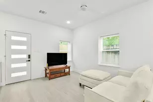 7103 Long Point Rd, Houston, TX 77055 - Photo 5