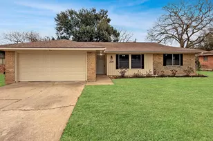 204 Meadow Ln, Brenham, TX 77833 - Photo 1