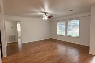 204 Meadow Ln, Brenham, TX 77833 - Photo 3