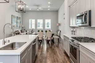 605 W 24th St, Houston, TX 77008 - Photo 3