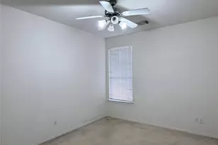 18 Griffin Hill Ct, The Woodlands, TX 77382 - Photo 11