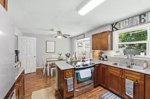 900 Sunnybrook Ln, Baytown, TX 77521 - Photo 9