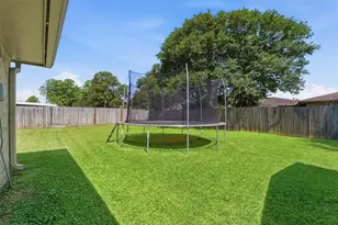 900 Sunnybrook Ln, Baytown, TX 77521 - Photo 23