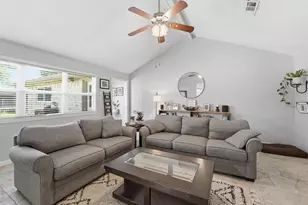900 Sunnybrook Ln, Baytown, TX 77521 - Photo 7
