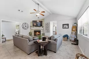 900 Sunnybrook Ln, Baytown, TX 77521 - Photo 5