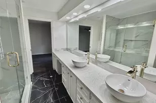 10010 Burgoyne Rd, Houston, TX 77042 - Photo 23