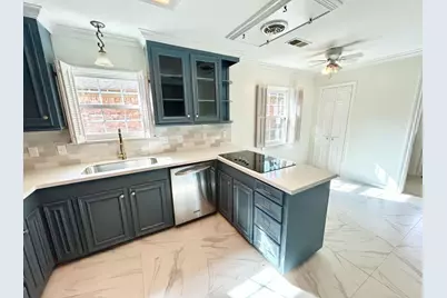 10010 Burgoyne Road, Houston, TX 77042 - Photo 13