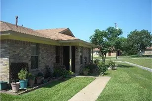 1701 Waco St, Gonzales, TX 78629 - Photo 1