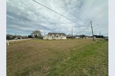 825 Mossey Drive, La Porte, TX 77571 - Photo 3