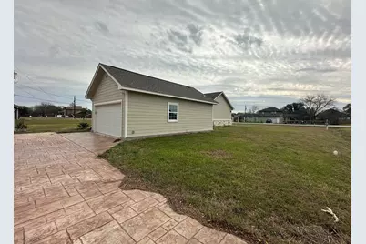 825 Mossey Drive, La Porte, TX 77571 - Photo 7