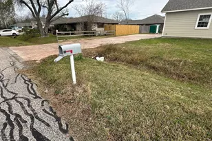 825 Mossey Dr, La Porte, TX 77571 - Photo 11