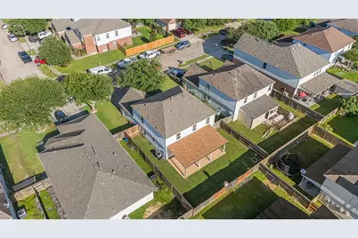 8006 Saffron Lane, Baytown, TX 77521 - Photo 35