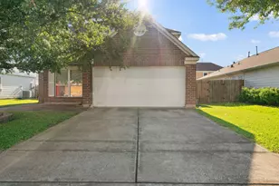 8006 Saffron Ln, Baytown, TX 77521 - Photo 3